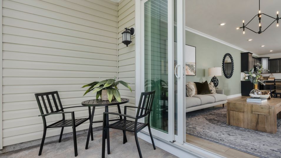 Lincoln Outdoor Patio