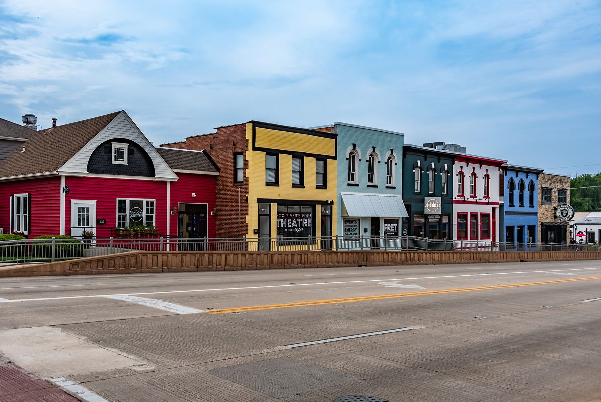 Yorkville Downtown Fox River's Edge Theater Photoshoot 051225
