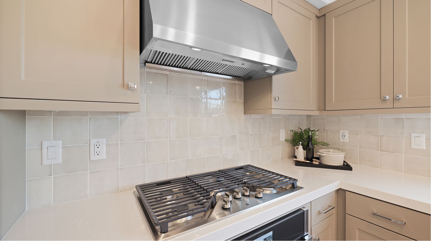 Outlook Valencia Res3 Kitchen 7of12 F2