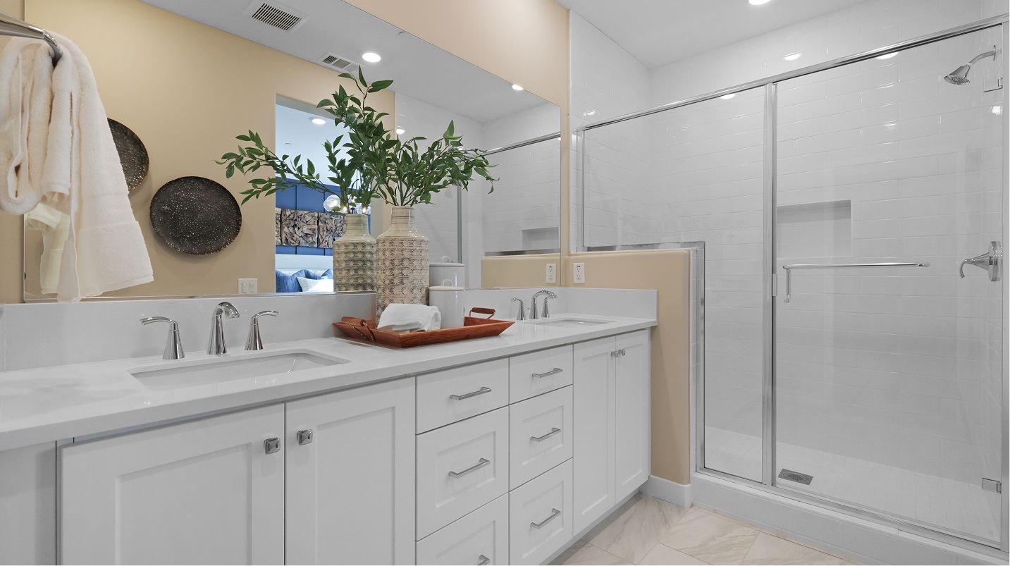 Outlook Valencia Res4 Owners Bath 1of2 F2