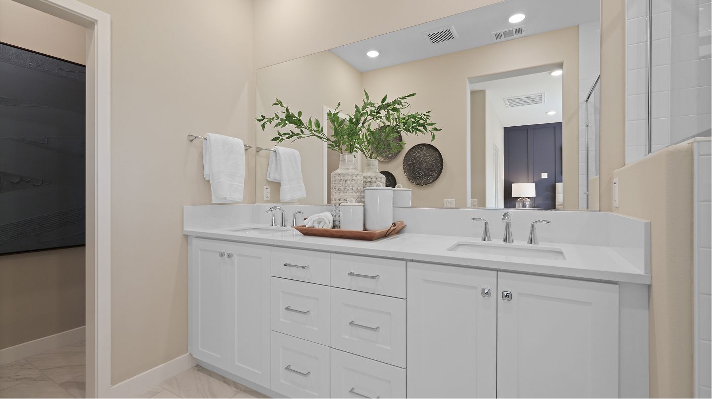 Outlook Valencia Res4 Owners Bath 2of2 F2