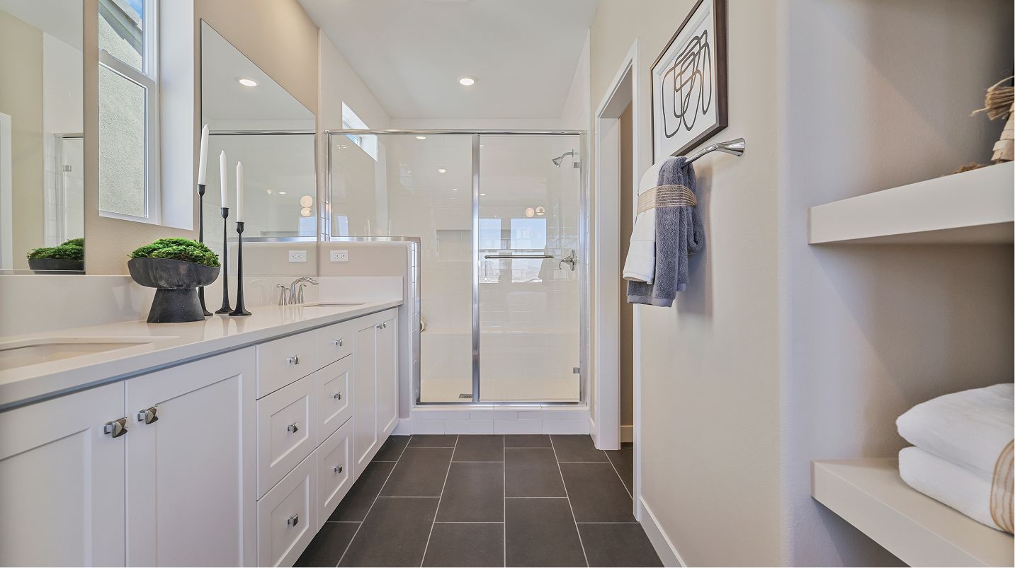 Jewel Valencia Res2 Owners Bath 2of3 F3