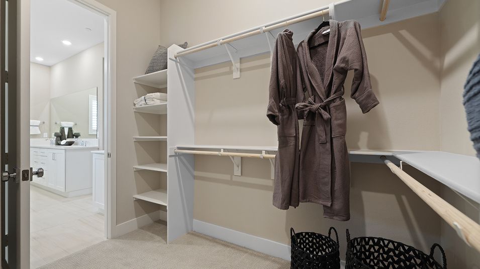 Toscana Tesoro Highlands EI Owners Closet F1