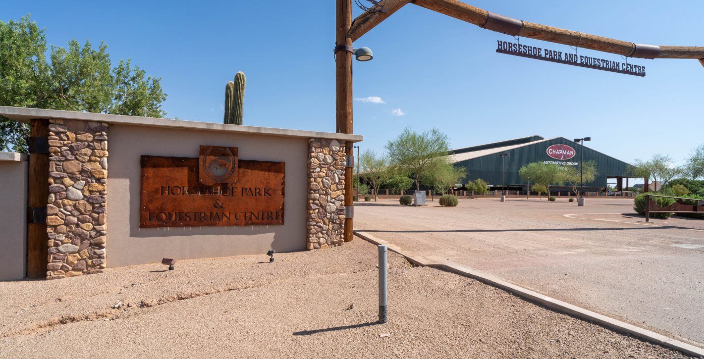 Horseshoe park entrance gate