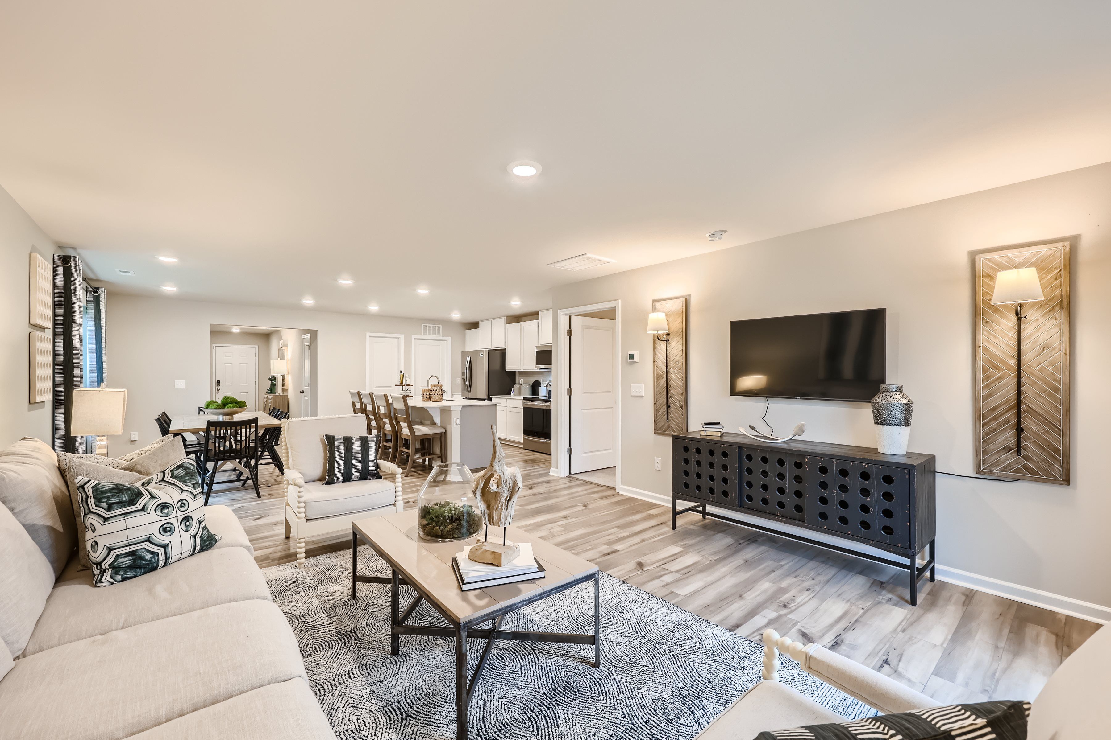 2305 Emerson Family Rm F1 1of3