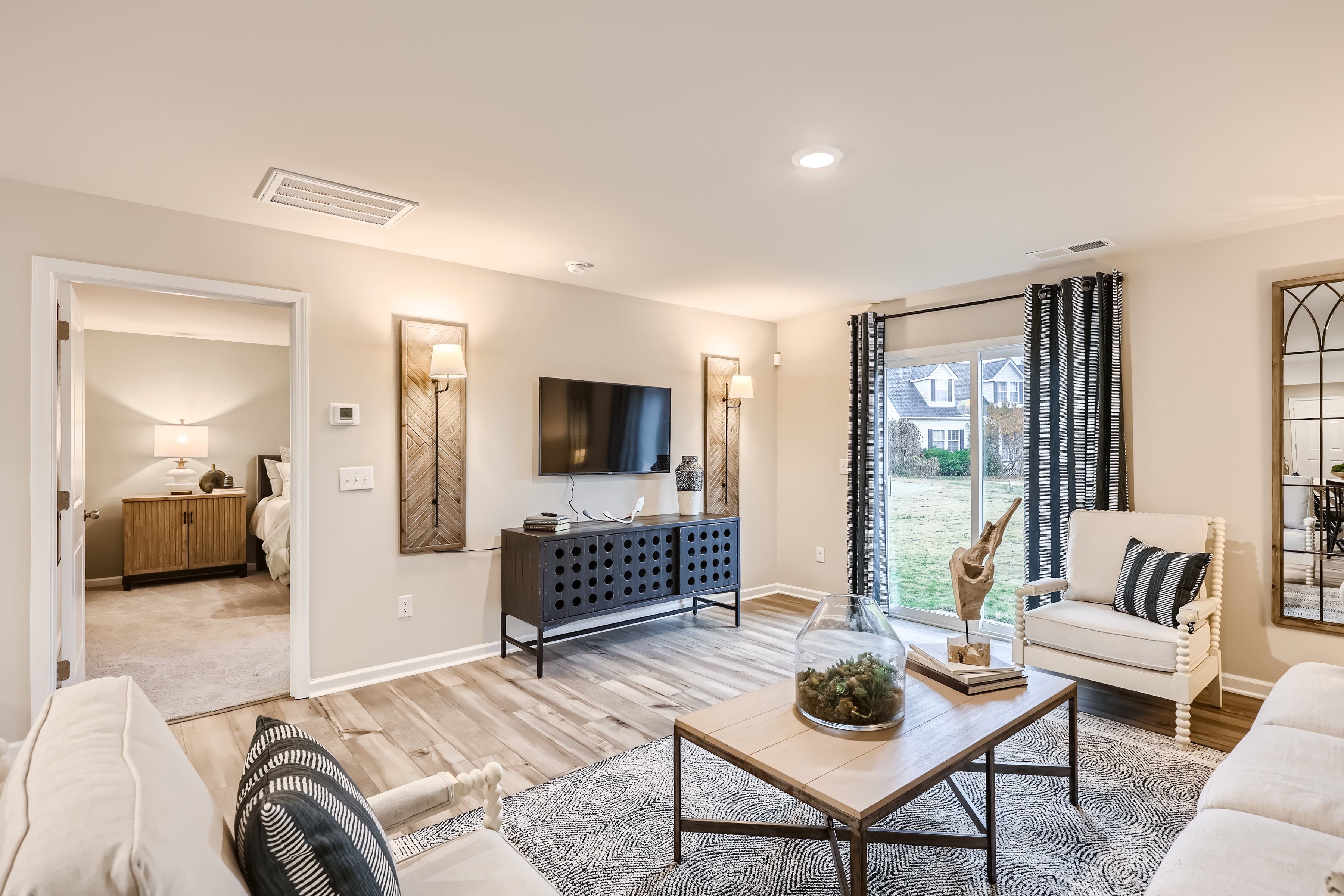 2305 Emerson Family Rm F1 2of3