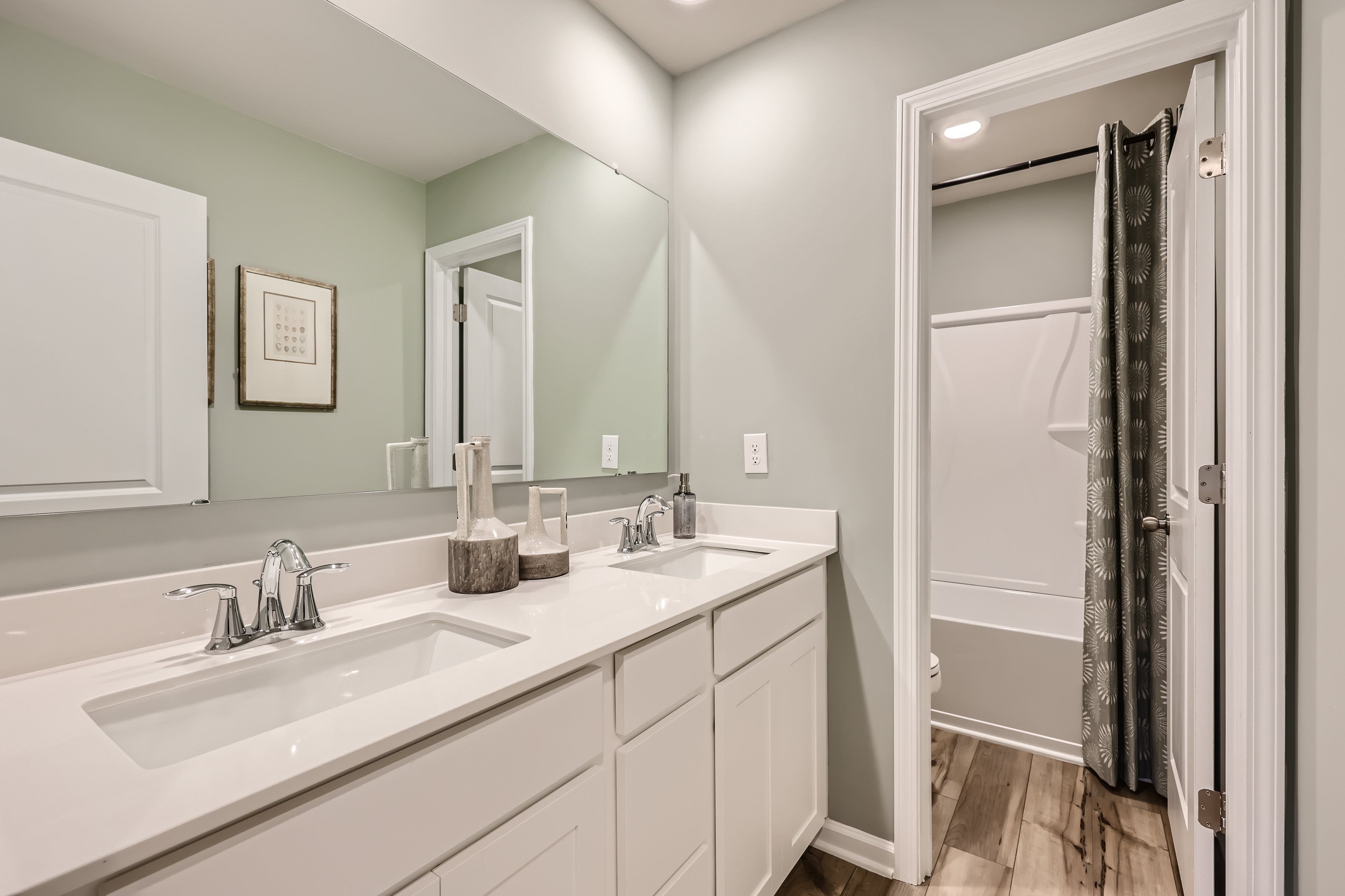 2305 Emerson Bath2 F2 1of2