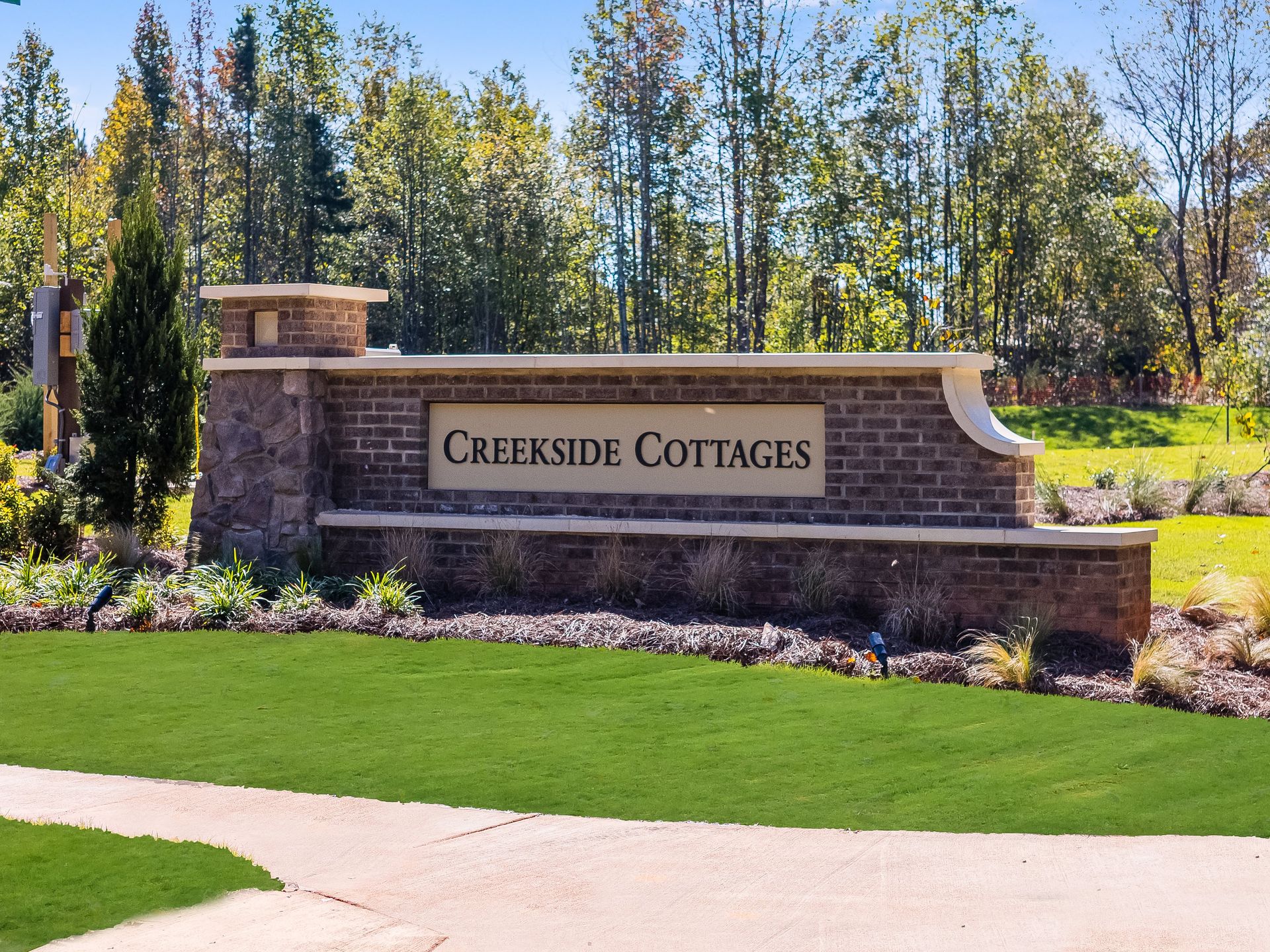 Creekside Cottages Streetscape 07