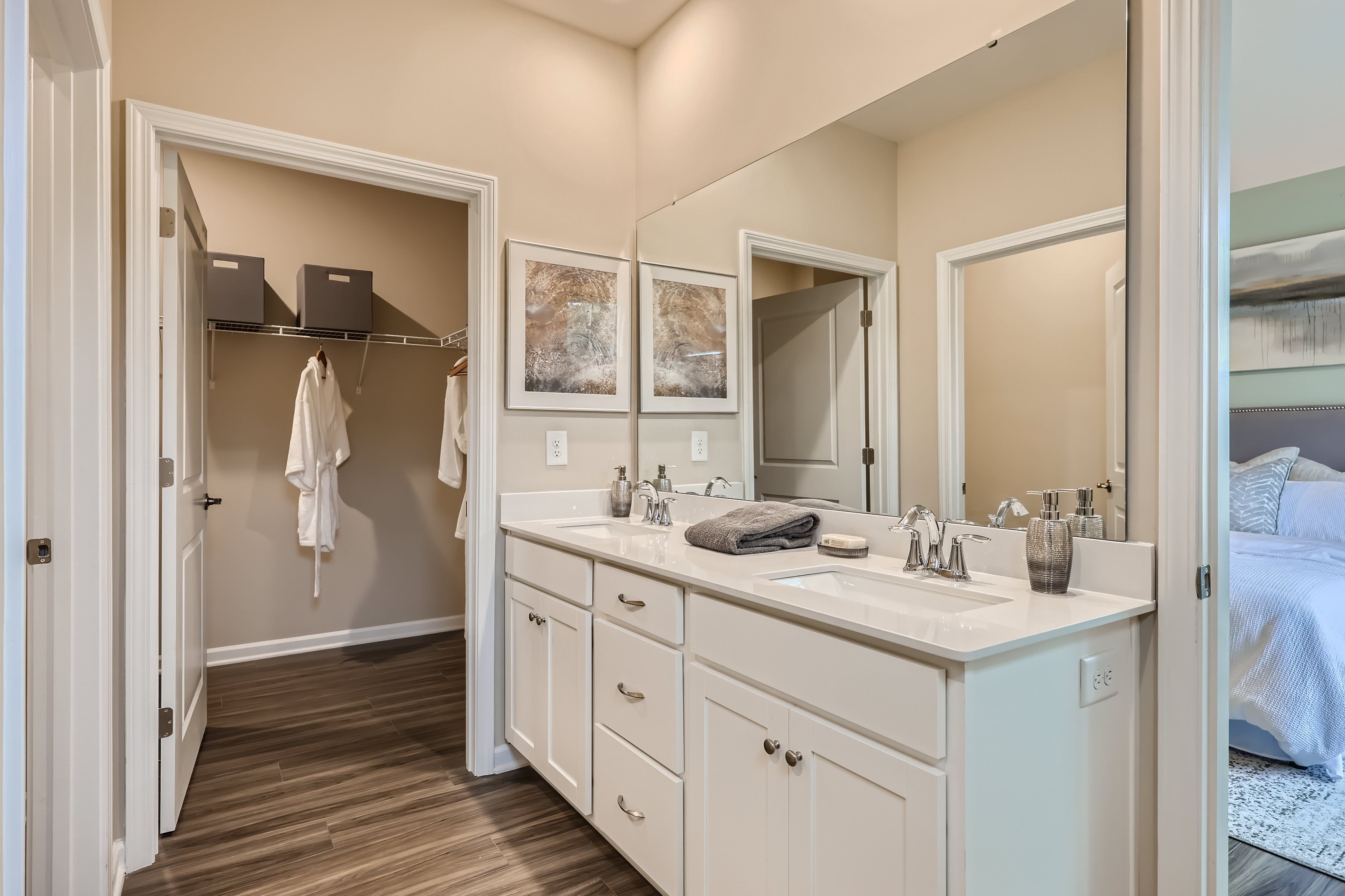 1019 Lookout Shls Dr   Print Quality   008   13 Primary Bathroom