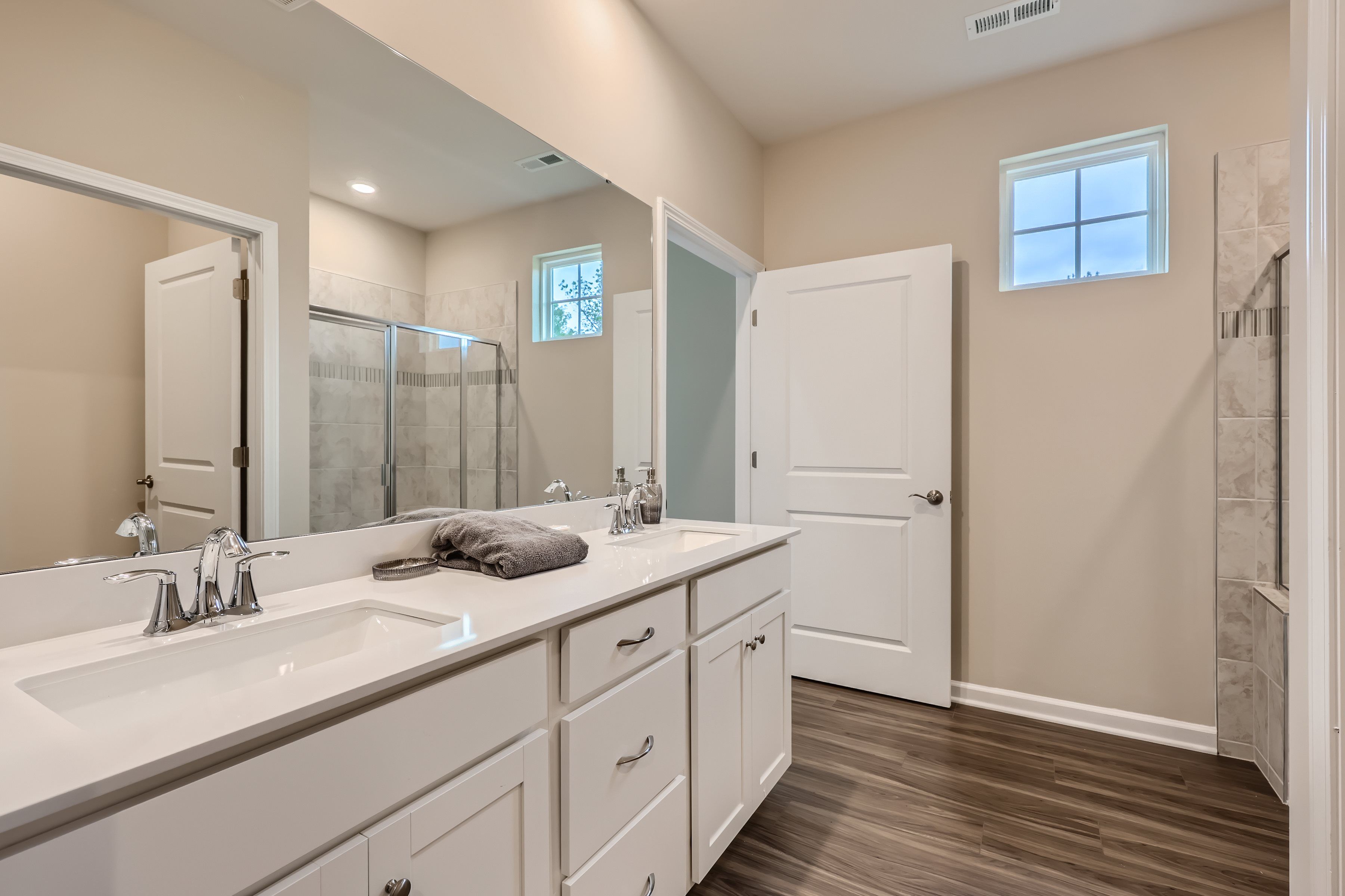 1019 Lookout Shls Dr   Print Quality   009   14 Primary Bathroom