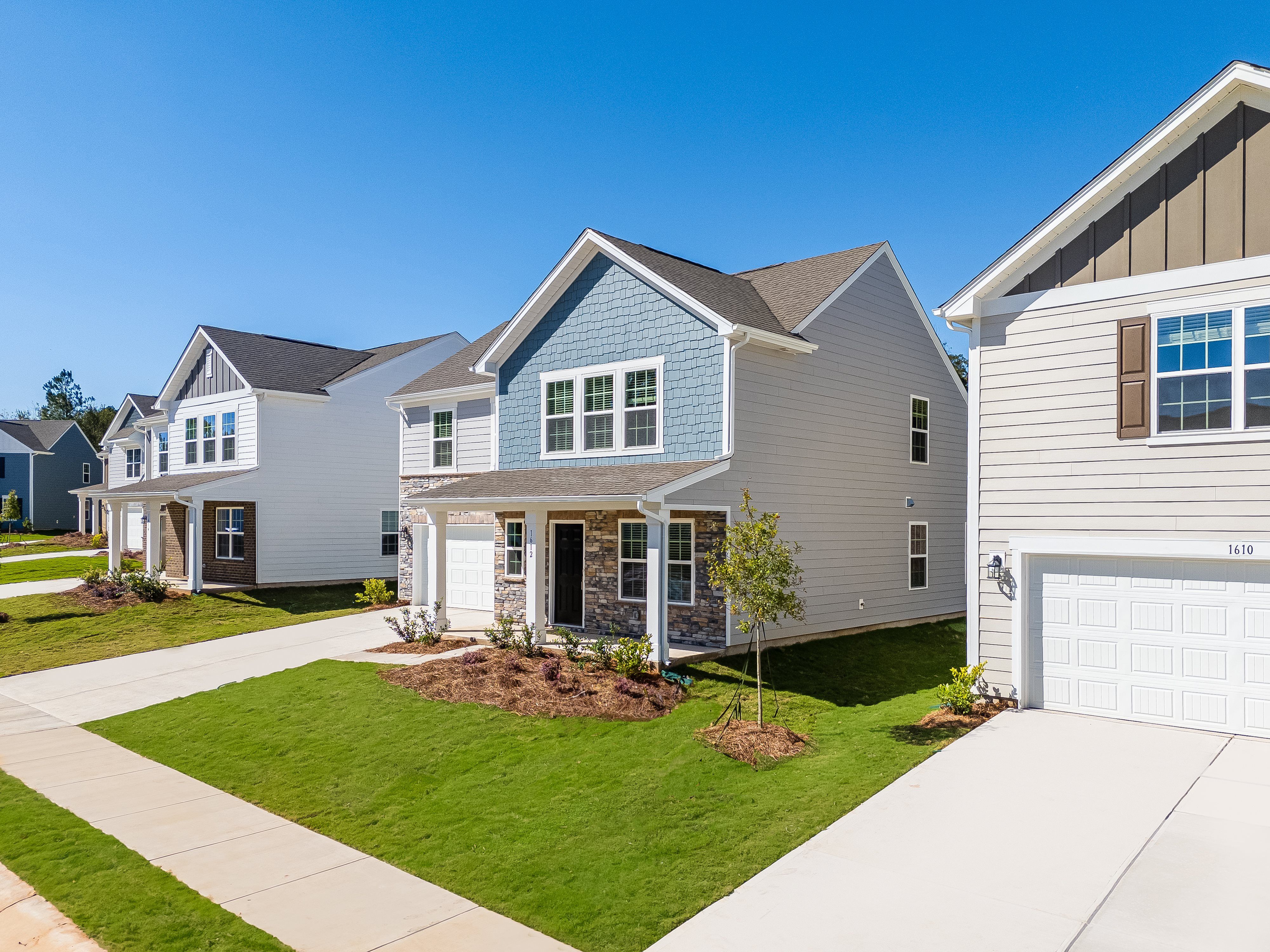 Creekside Cottages Streetscape 02