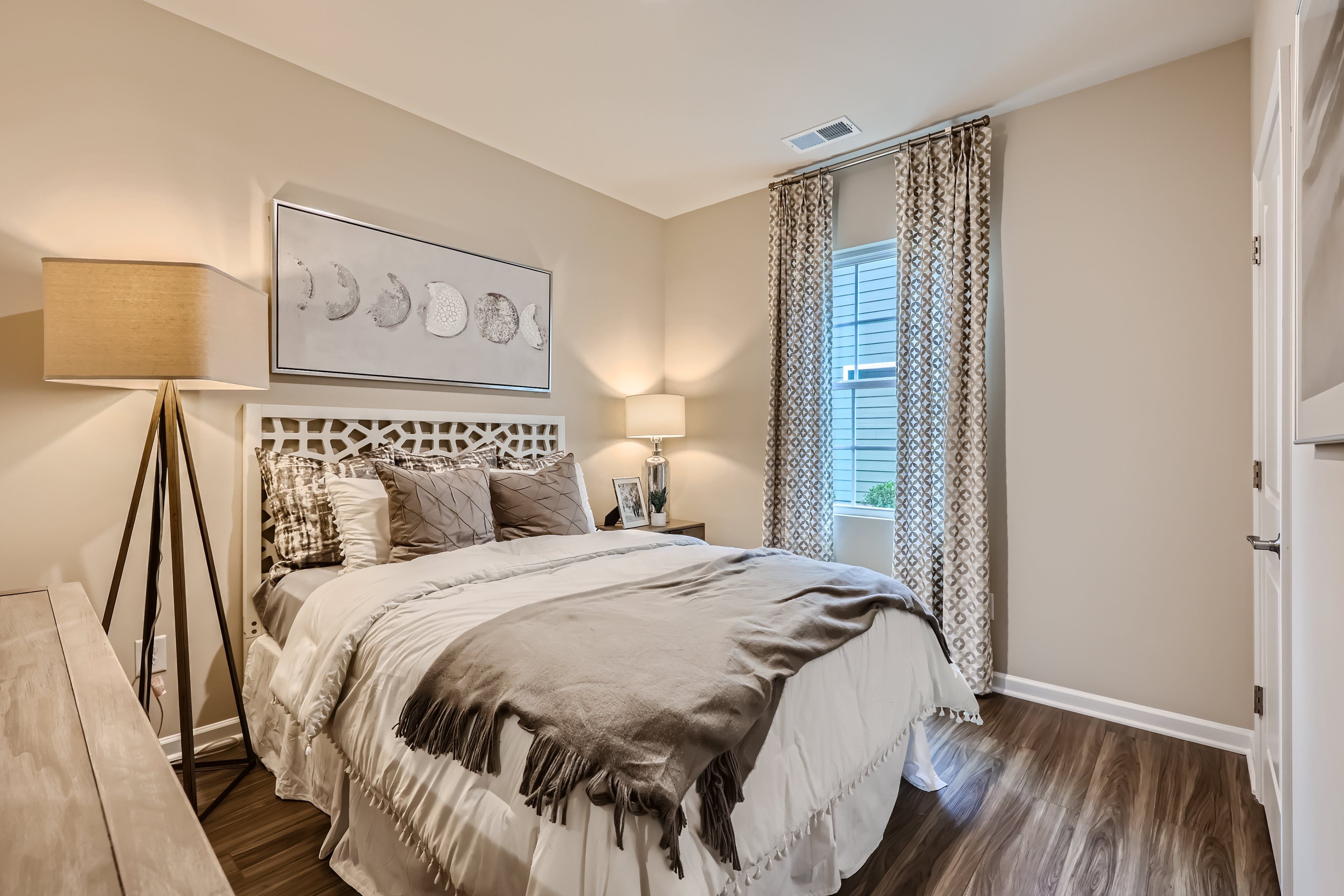 1019 Lookout Shls Dr   Print Quality   011   16 Bedroom