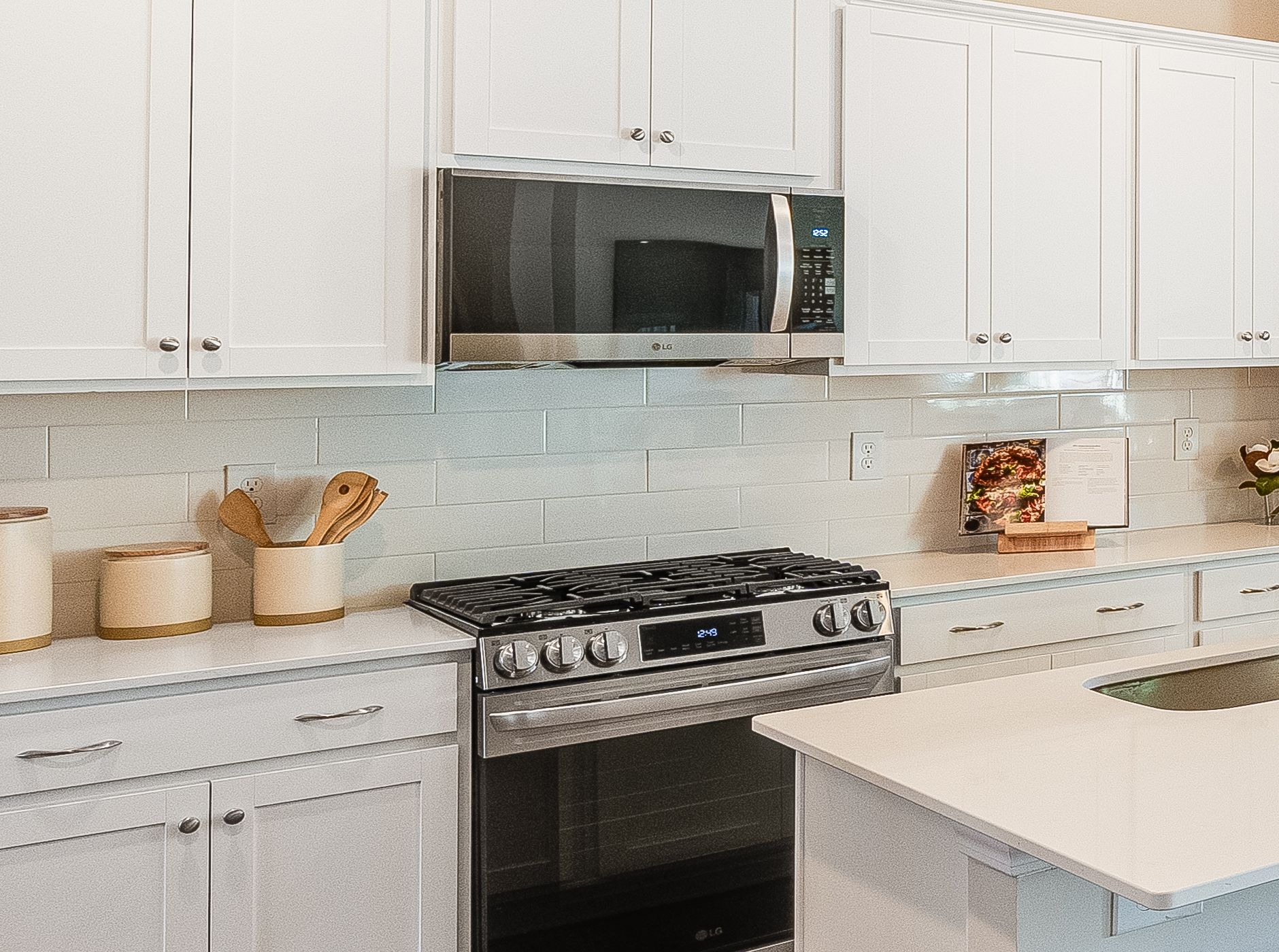 EI Kitchen Gas Range Walk