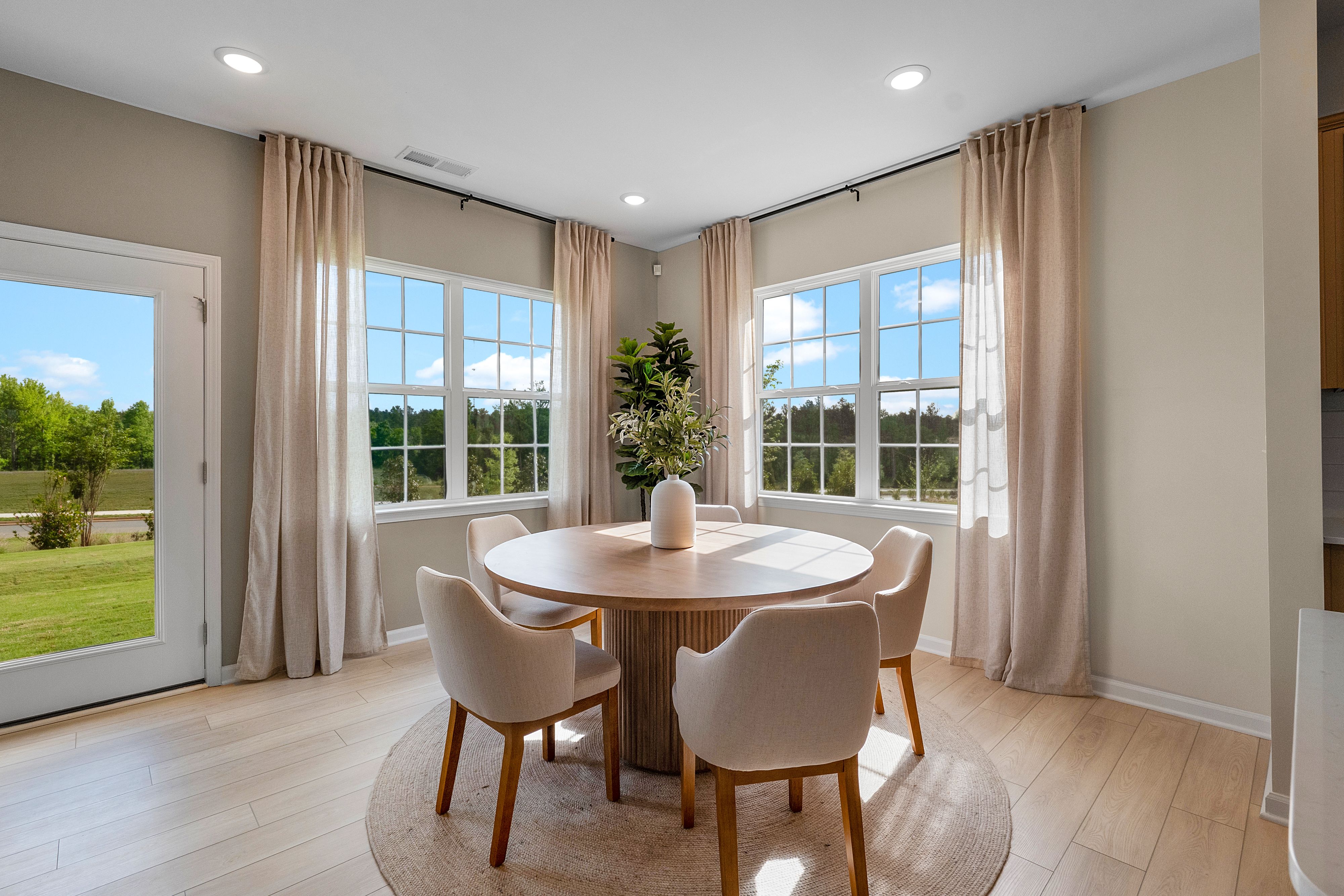 Roselyn Dorchester 18