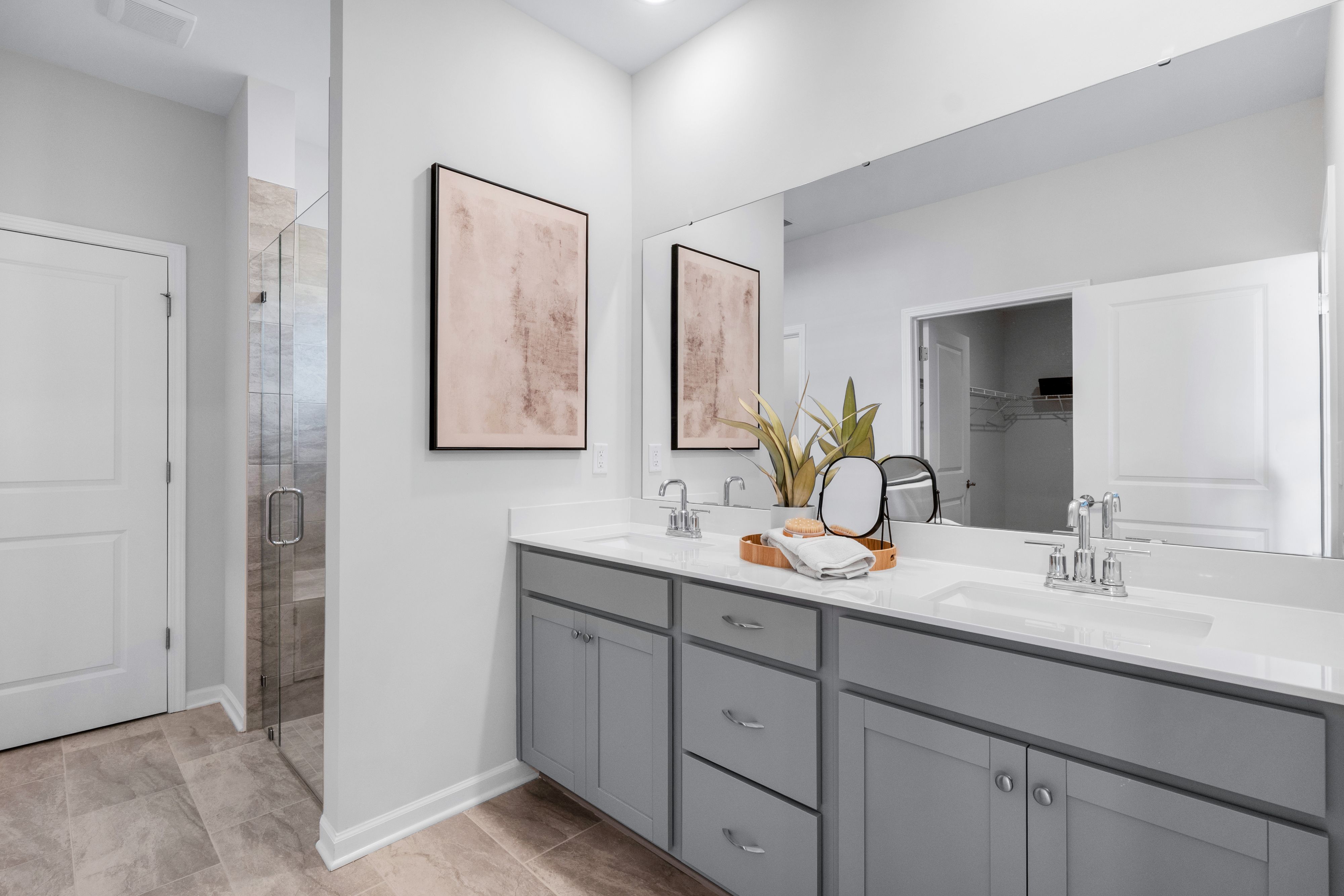 Roselyn Dorchester 28