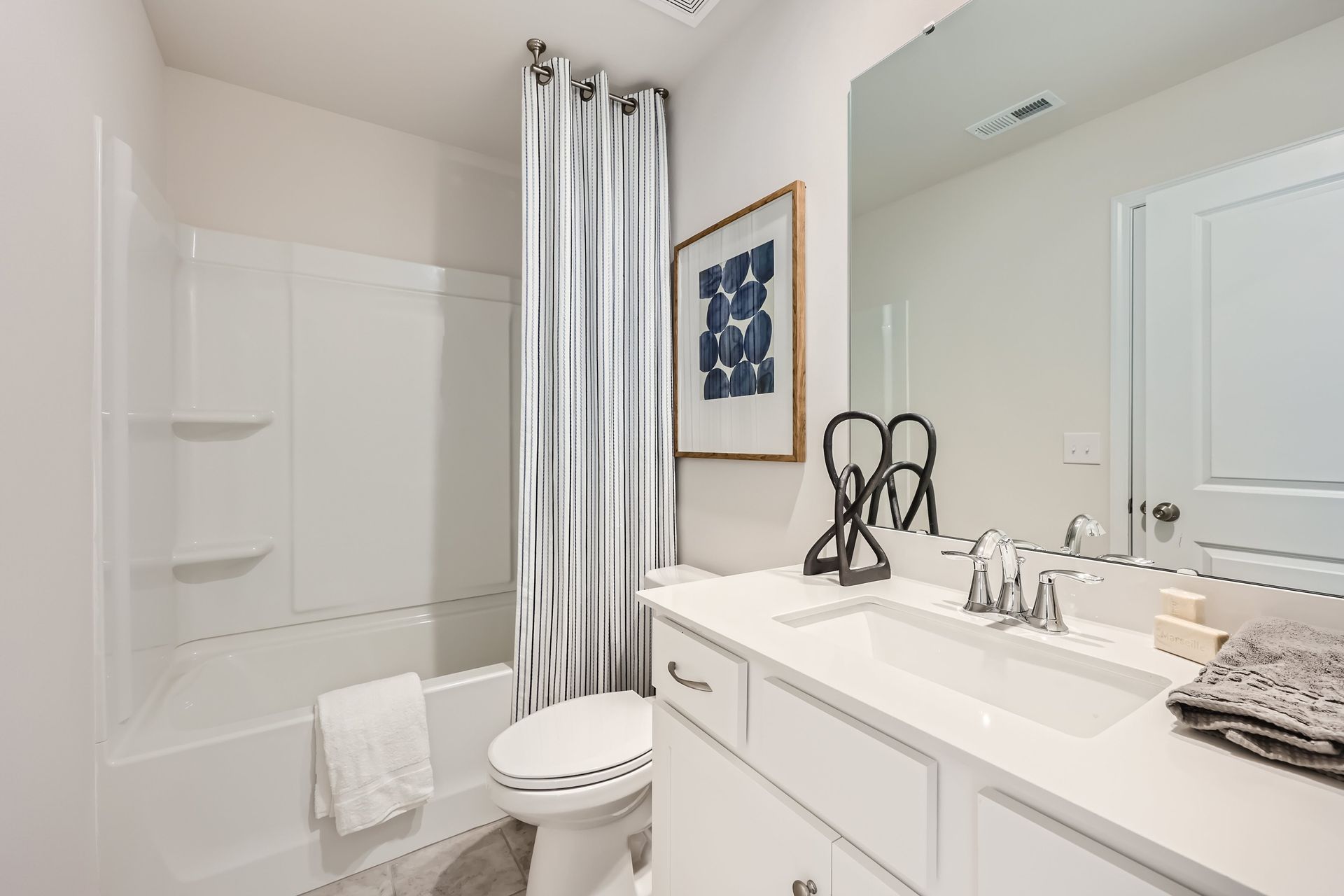 1825 Grassy Knoll Trail   Print Quality   021   26 2nd Floor Bathroom