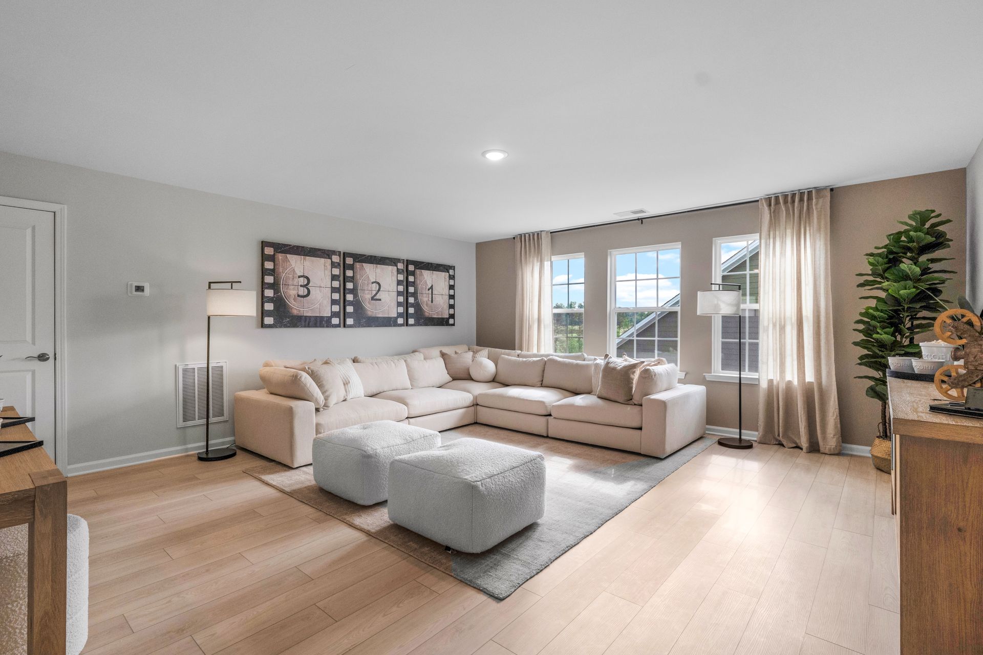Roselyn Dorchester 10