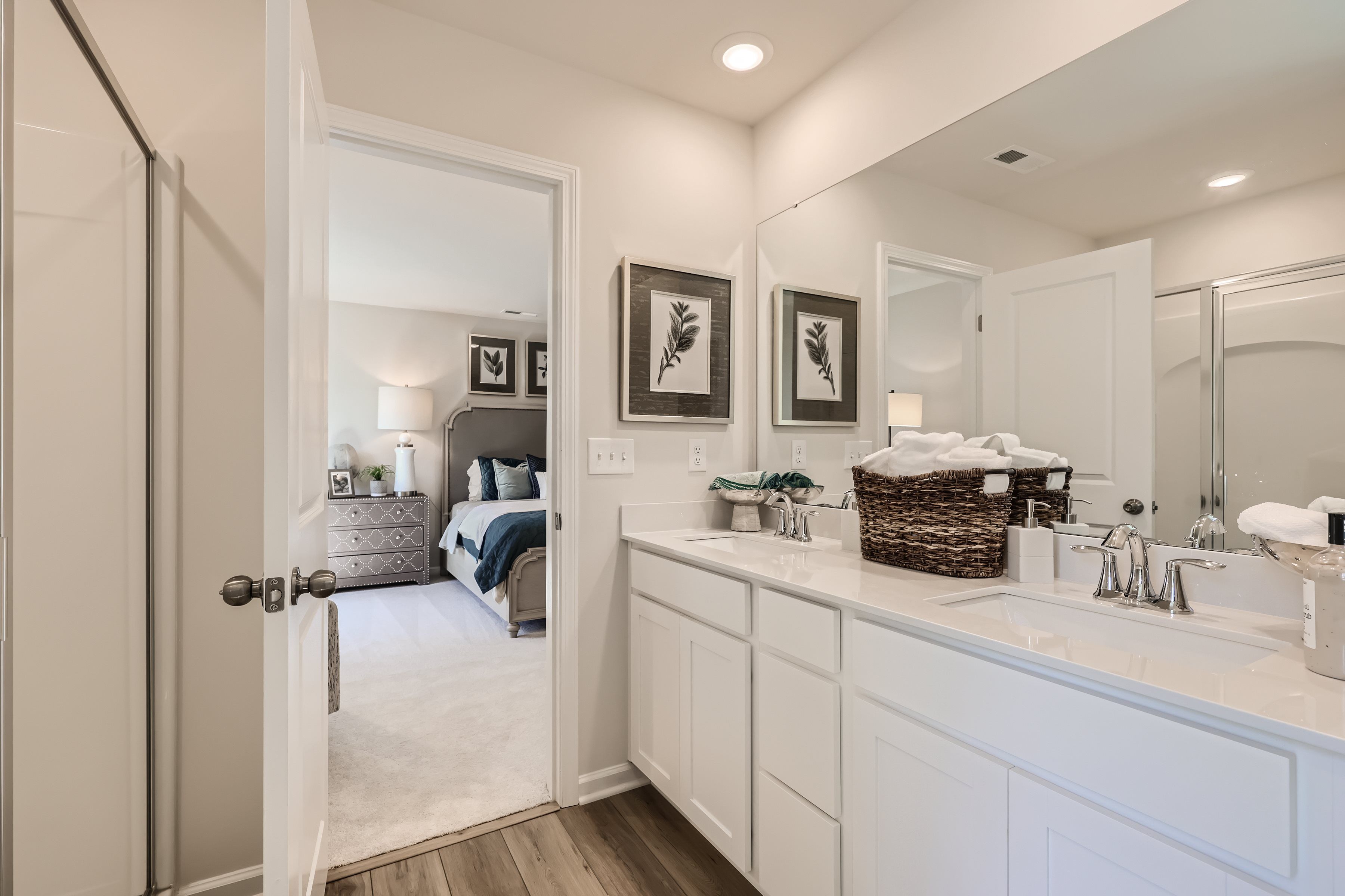 GA L1958 Pic Crane Owners Bath1of3 F2