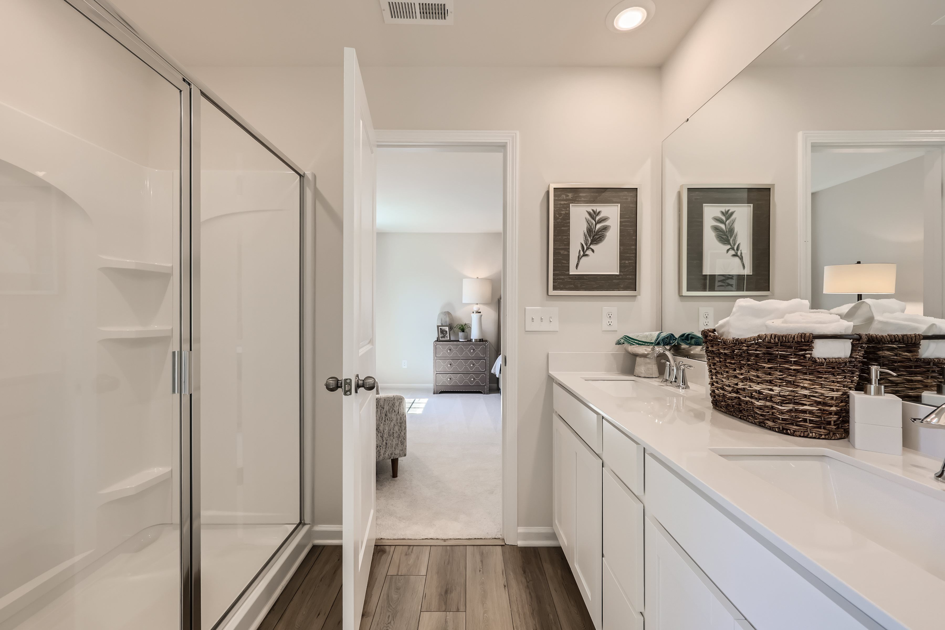 GA L1958 Pic Crane Owners Bath3of3 F2