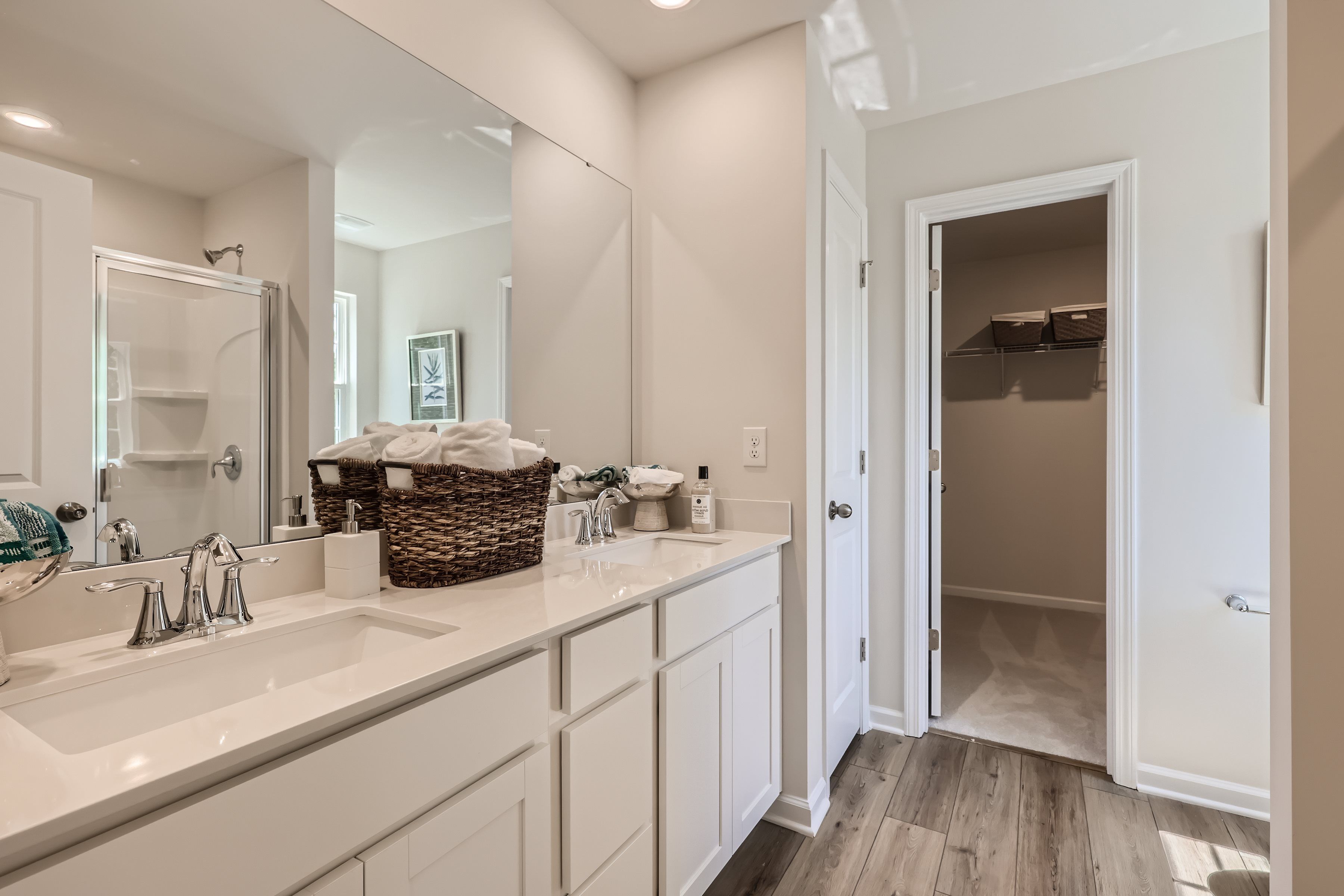 GA L1958 Pic Crane Owners Bath2of3 F2