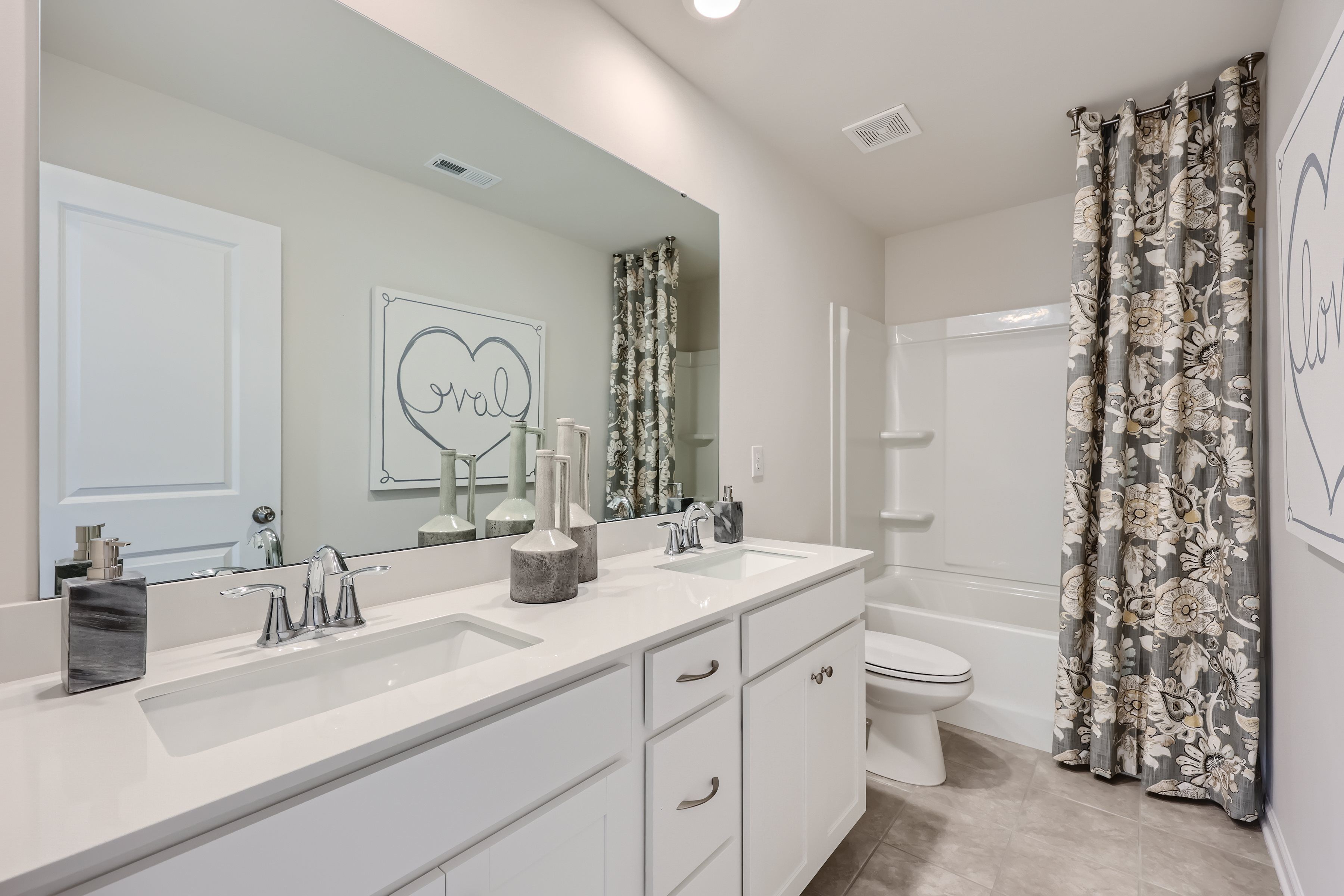 1819 Grassy Knoll Trail   Print Quality   020   27 2nd Floor Bathroom