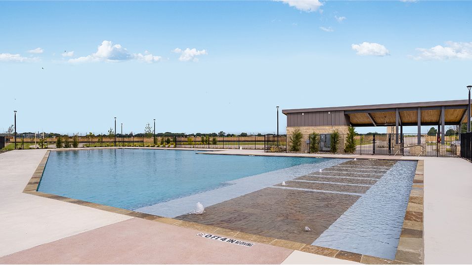 Arbors Eastland Amenity Swimming Pool 2of2 7325