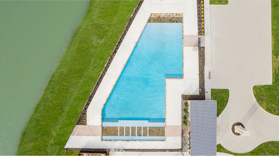 Arbors Eastland Amenity Swimming Pool 1of2 7325