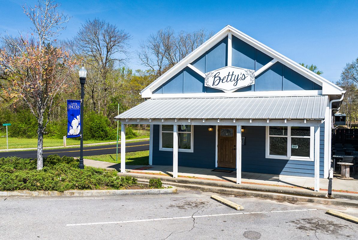 Lincoln Bettys Cafe 5 13 25