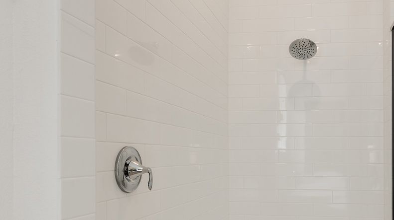 Pic EI Owner Bath Tile Surround F1