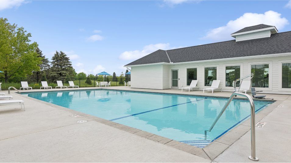 Royal Club Pool Amenity