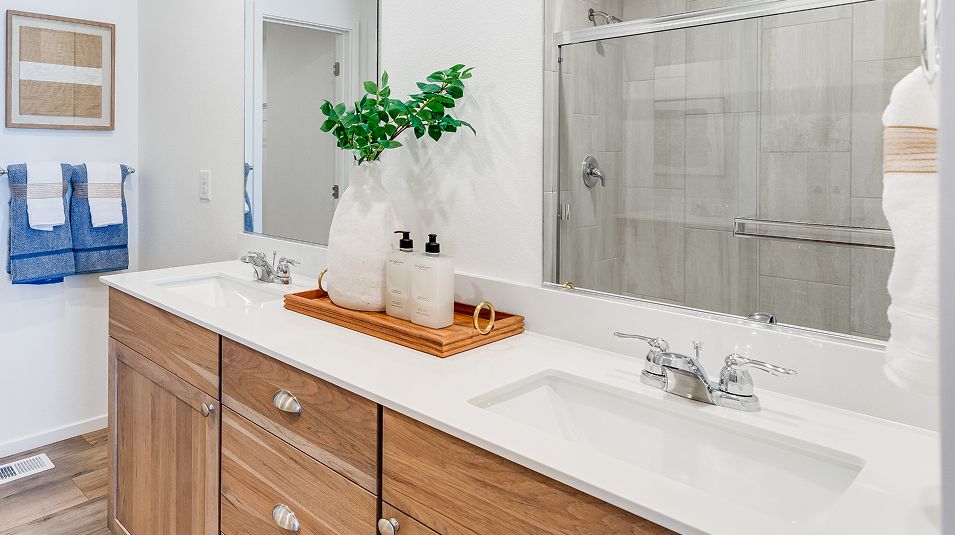 2439 Riesling3 Car Owners Bath F2 Base2