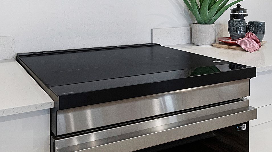 Stainless steel induction range with anti-scratch glass cooktop