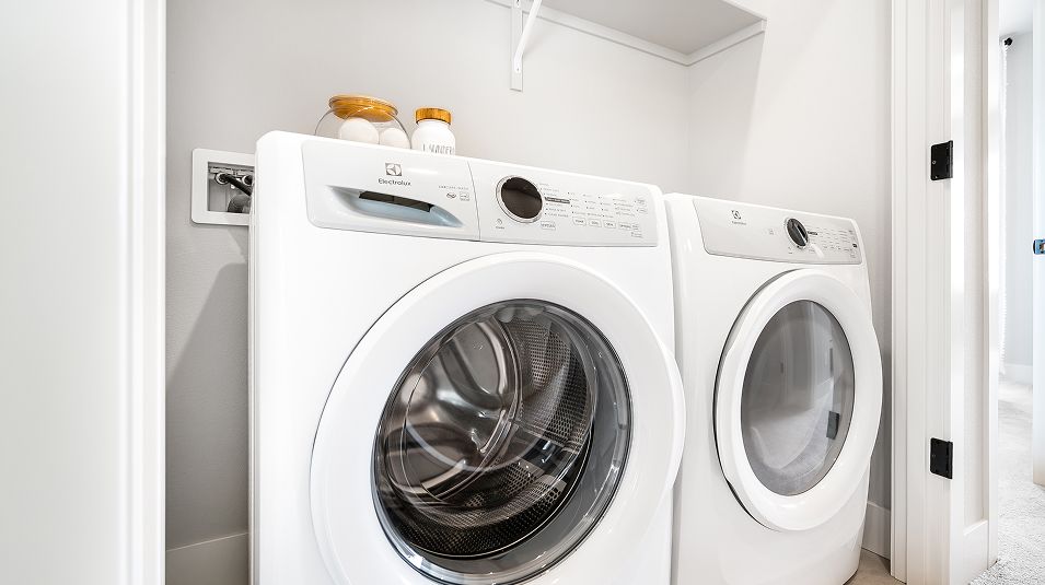 Scholls Heights Holden EI Washer Dryer F1