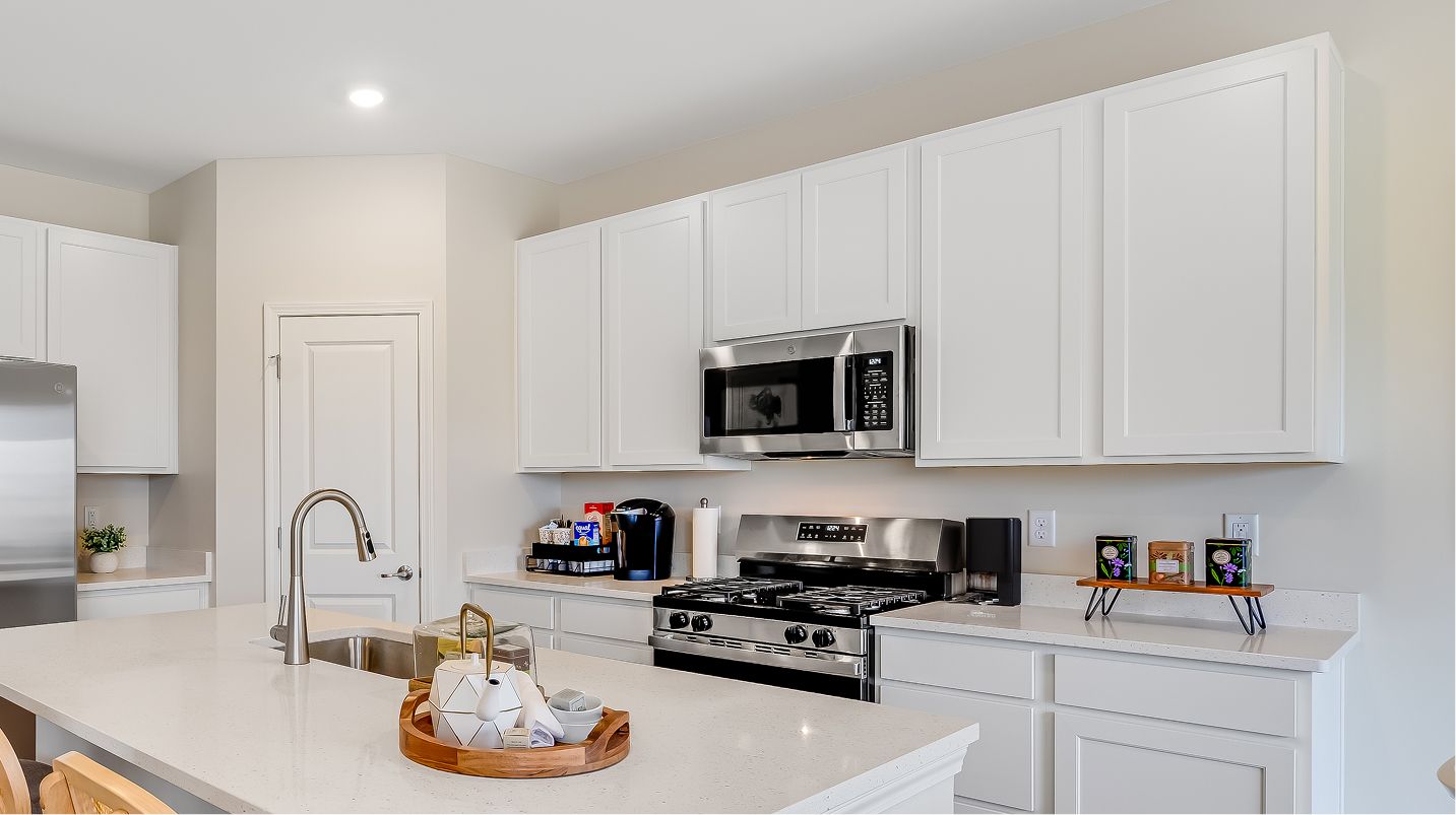 EI Kitchen Countertops Cabinets