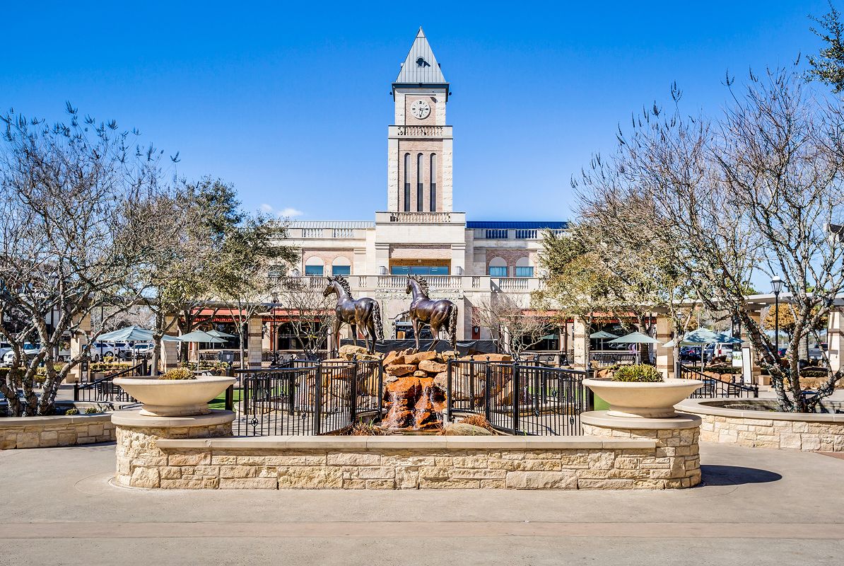 Katy La Centerra Mall Commons