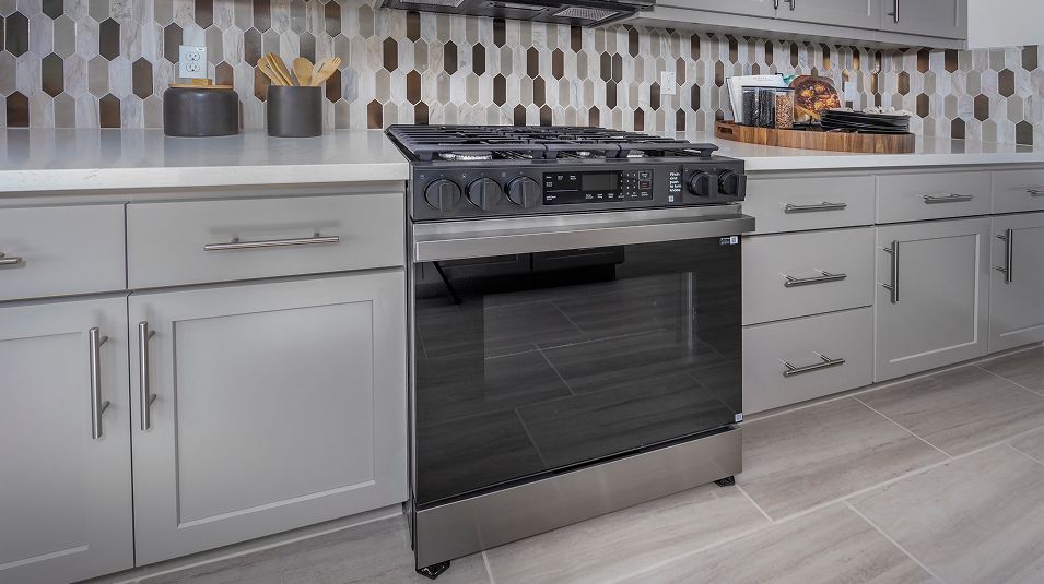 Serenity One Lake EI Kitchen Range