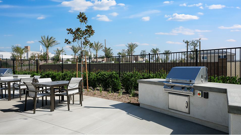 Renaissance Amenity BBQ Area 2of7