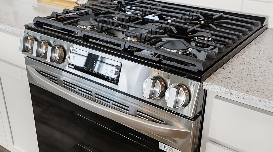 Cornerstone Aberdeen EI Kitchen Gas Rangewith Hood 3of5 F1