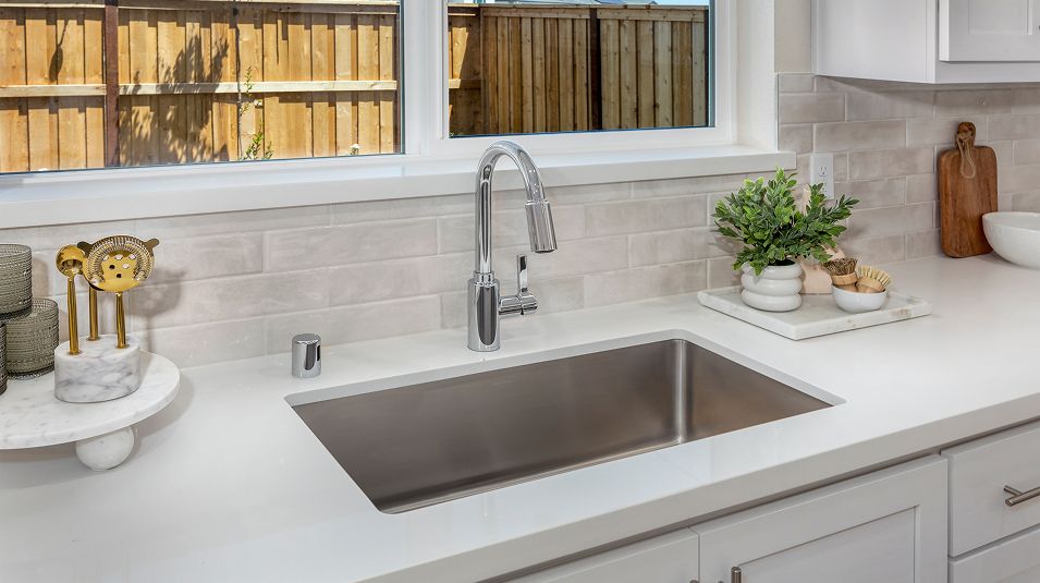 Mezzano Lakeshore EI Kitchen Sink