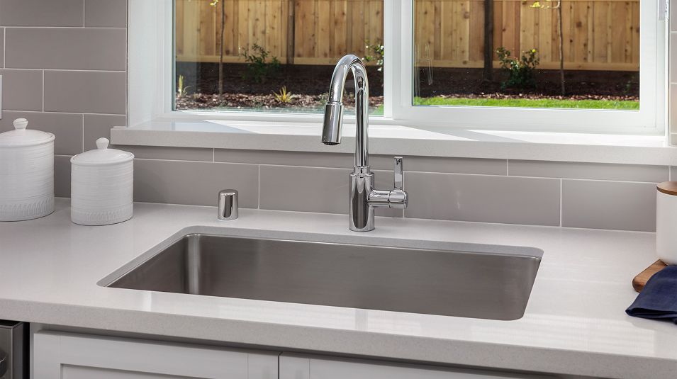 Lugano Lakeshore EI Kitchen Sink