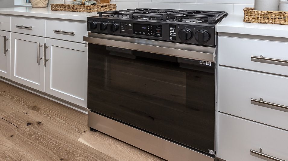 Lilac Ridge at Lagoon Valley EI Kitchen Range