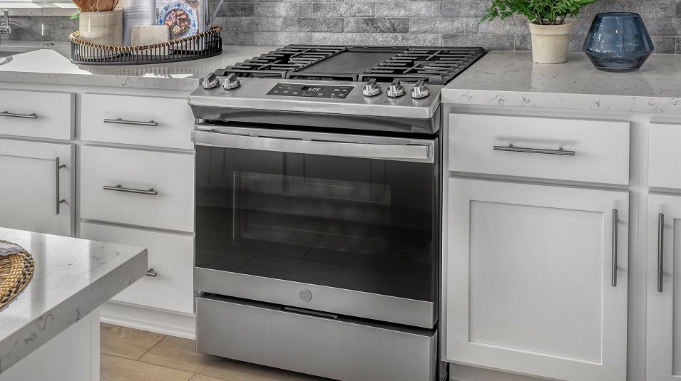 Greenwood Tracy Hills Res4 EI Kitchen Range F1