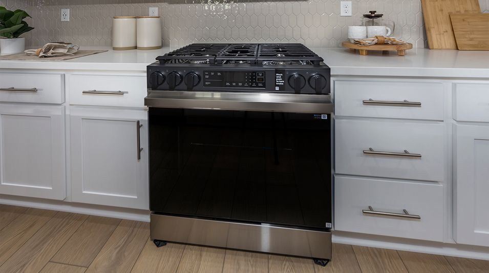 Boulder Tracy Hills Res1 EI Kitchen Range