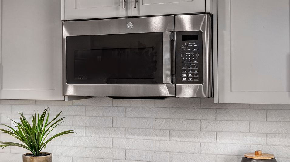 Fairgrove Tracy Hills Res3 Kitchen EI Microwave