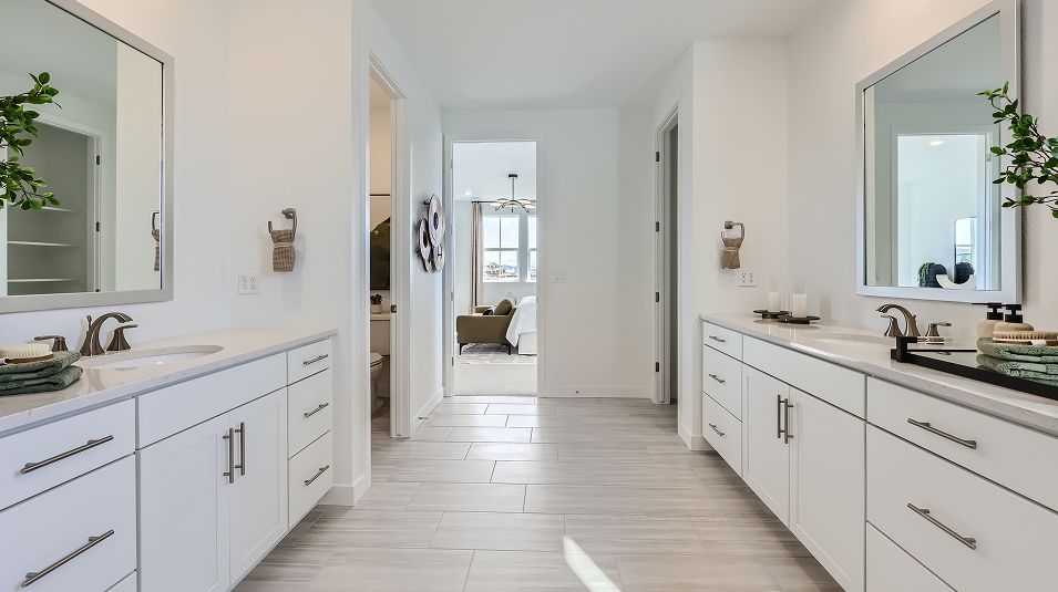 Legends Collection Macanta Palmer Owners Bathroom F2