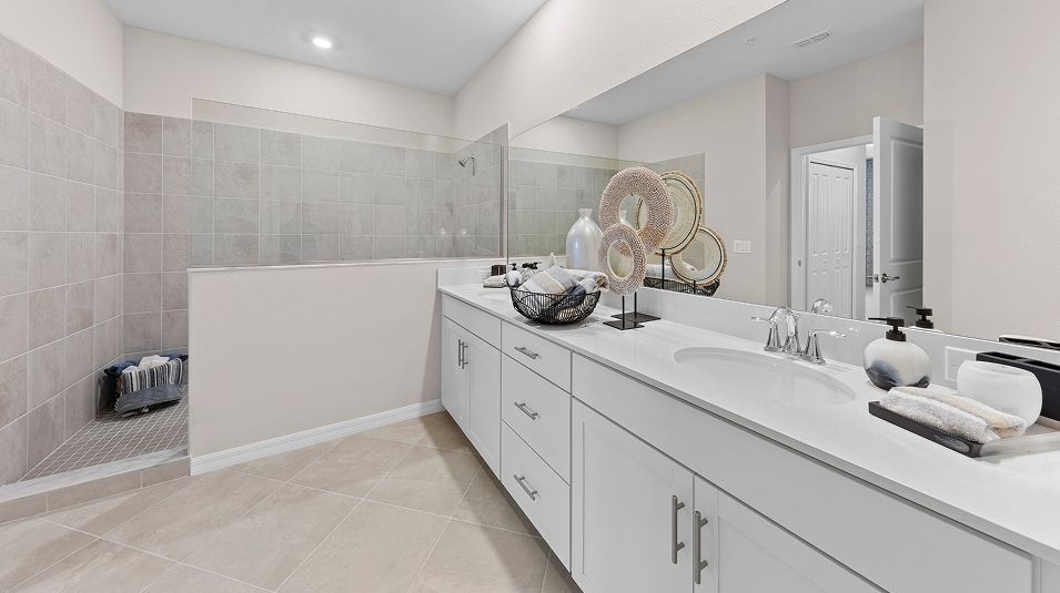 Coach Homes Willowgreen EI Owners Bath Shower