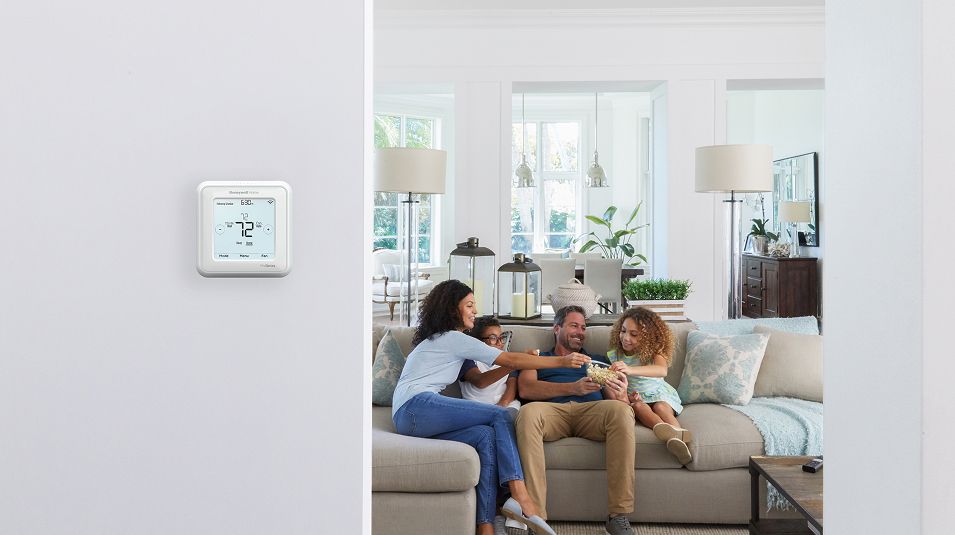 N Pic EI Honeywell Home T6 Pro Z Wave Family Room Lifestyle Stock