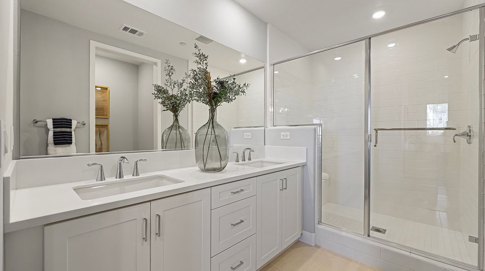 Crescent Luna GPN Res1 Owners Bath 1of2 F1