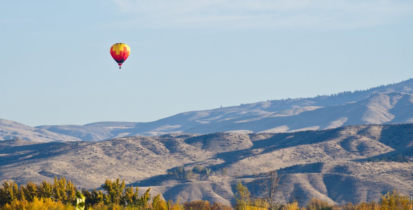 Air balloon over the foothills