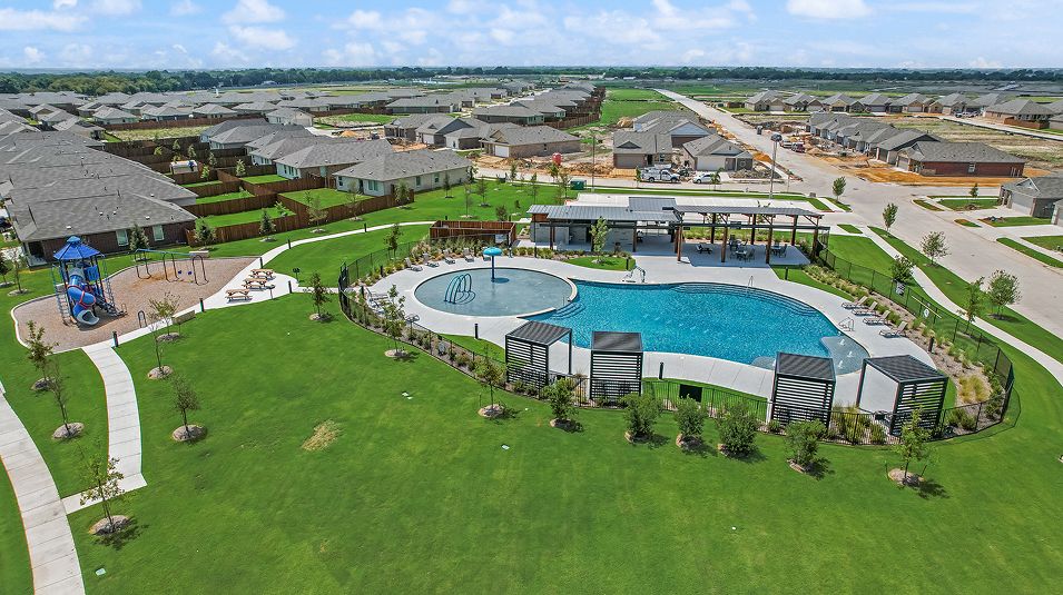 Prairie View Amenity Swimmingpool 1of2